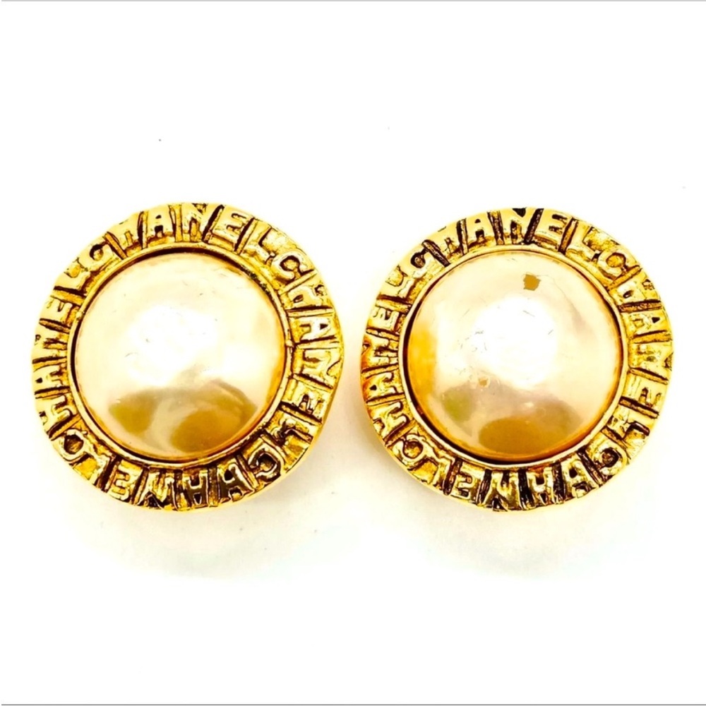 Chanel authentic Gold plated earrings with faux Pearl